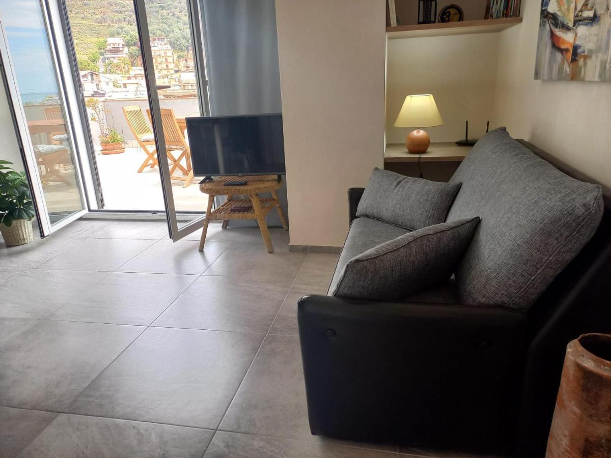 Suite Home Panorama Giardini Naxos Eksteriør billede